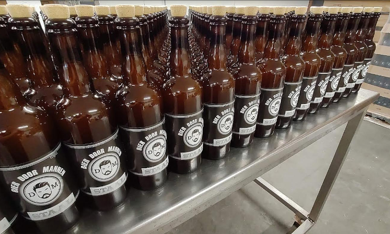 Staal bier van Bier door Mannen Staal bier van Bier door Mannen